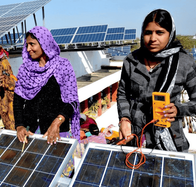 macarthur about section image